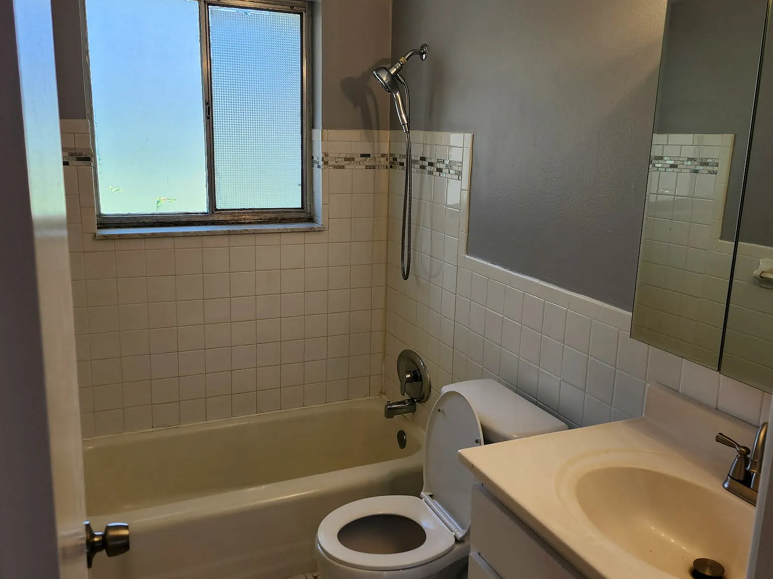 2 bed, 800 sqft, $1,100 — Photo 2