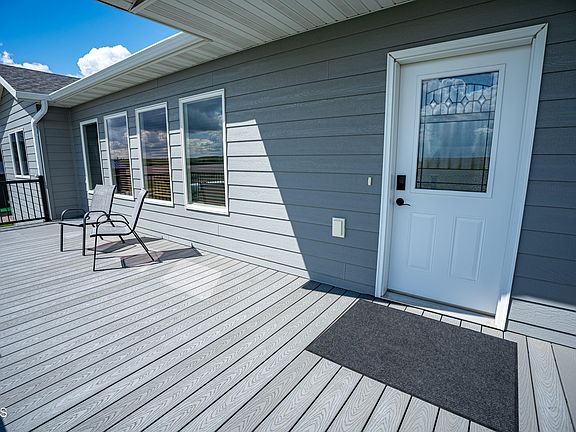 4th image of 843 Stute Way