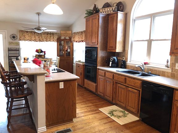 3rd image of 7 Timbercrest Ln
