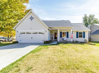 2920 Sand Spur Ct, Florissant, MO 63031