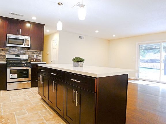 4th image of 9950 Medina Dr