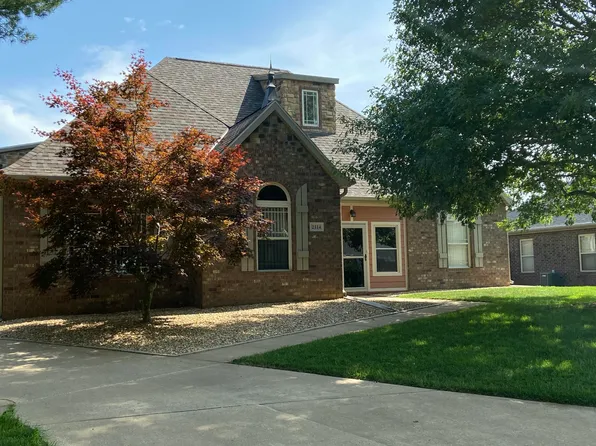 2114 E Finch Street, Ozark, MO 65721