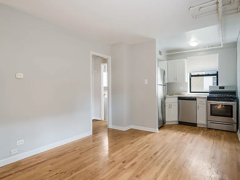 Elmhurst Terrace — Photo 15