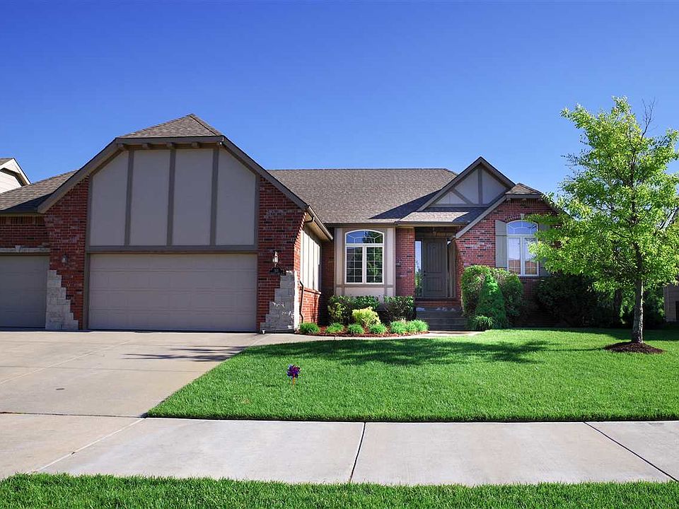 1st image of 513 E Crescent Lakes Dr