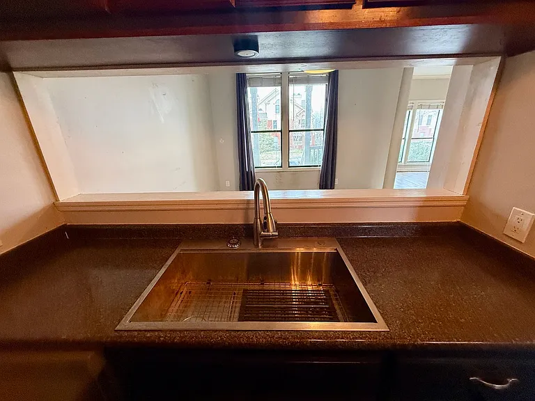 932B Russell St — Photo 14