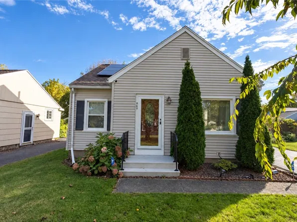 869 Whitlock Rd, Rochester, NY 14609