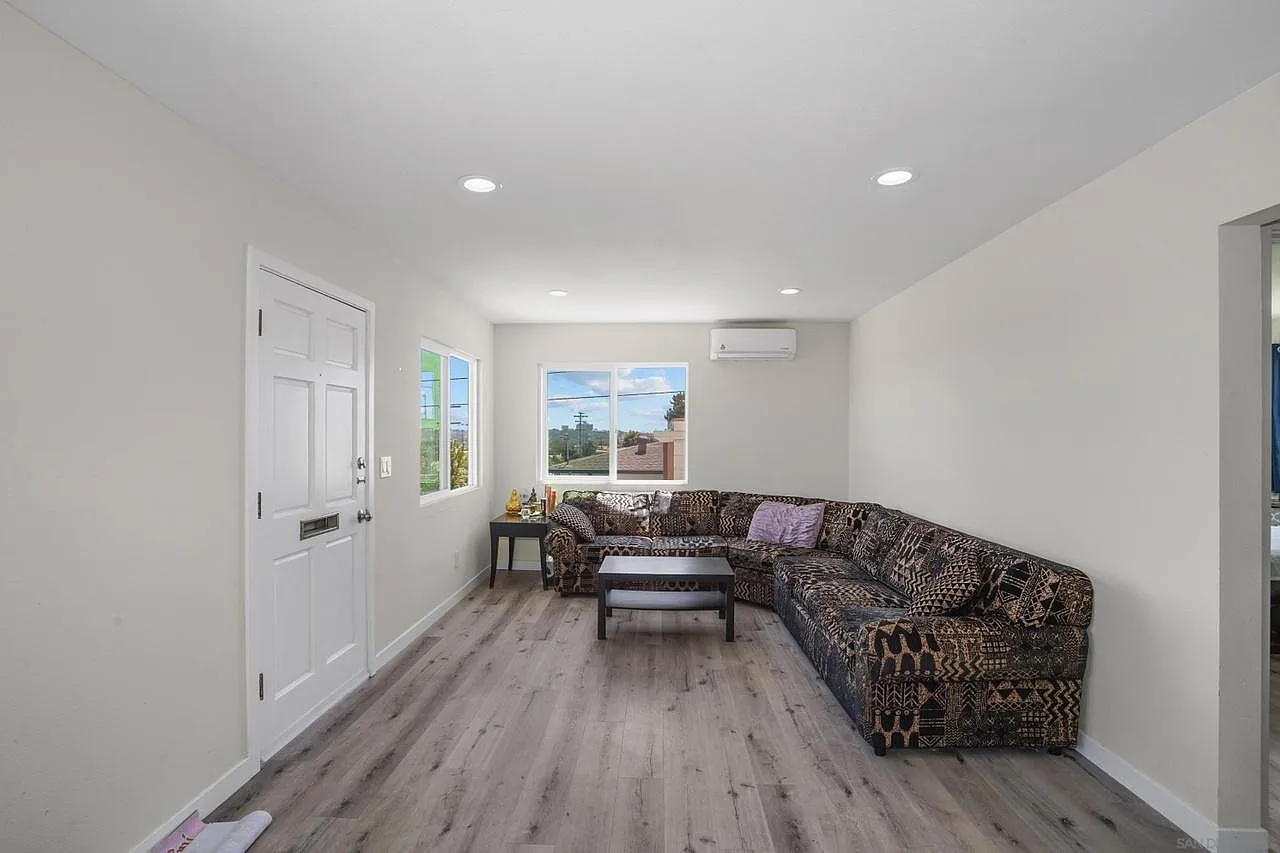 3 bed, 1125 sqft, $3,795 — Photo 4