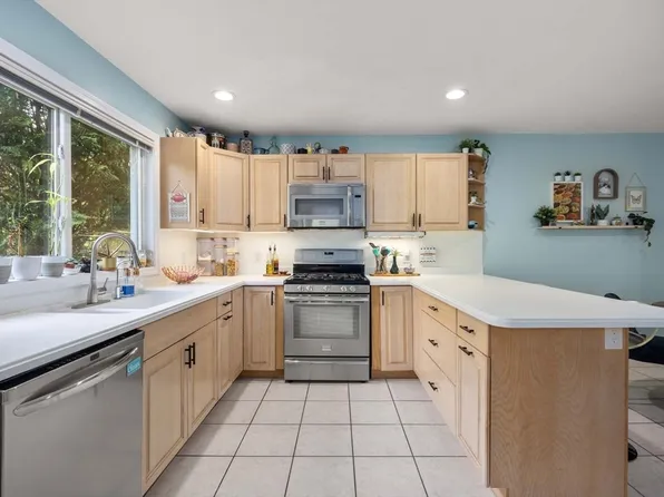 455 Captain Eames Cir #455, Ashland, MA 01721