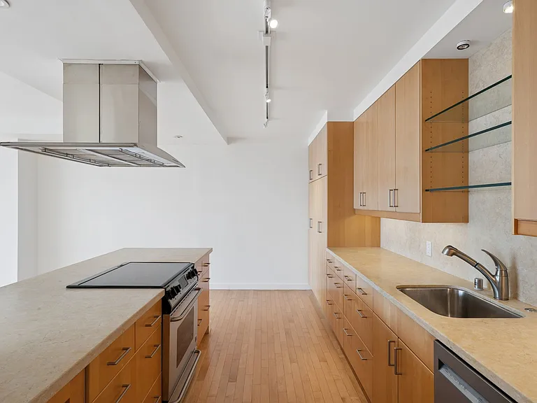 1835 Franklin St #301 — Photo 9