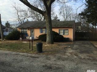 14 Audrey Ln, Centereach, NY 11720