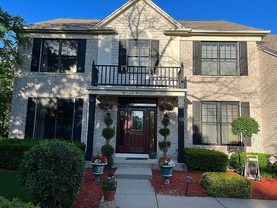 Magnificent front view