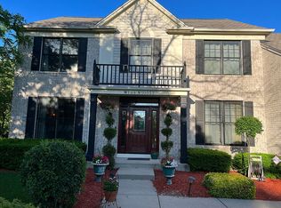 W144N10332 Raintree Dr, Germantown, WI 53022