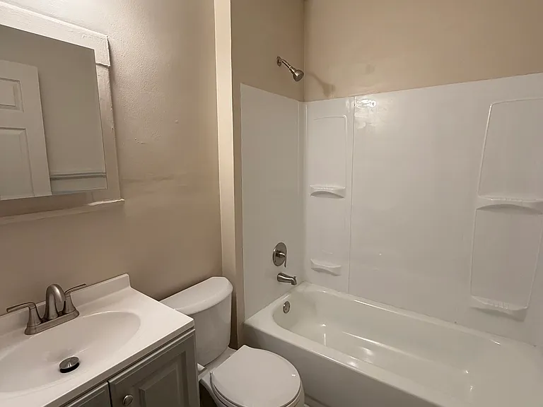 9025 Laisy Ave — Photo 13