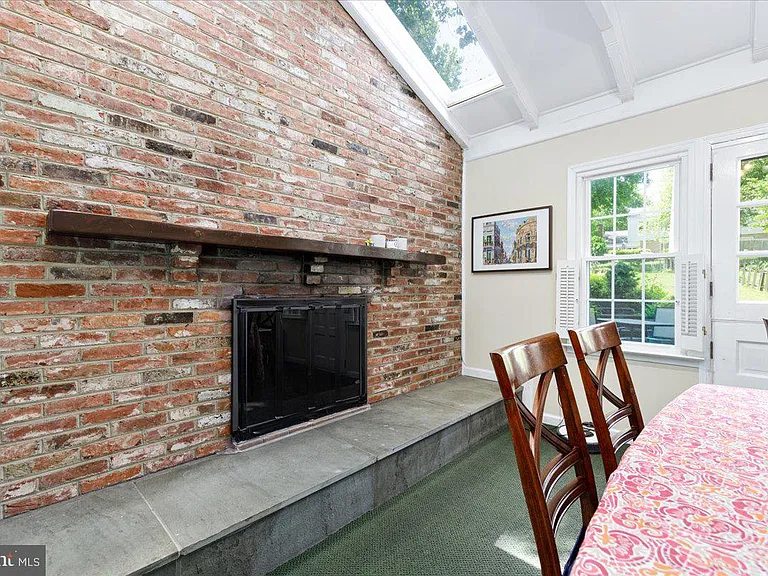4 Sussex Ct — Photo 11