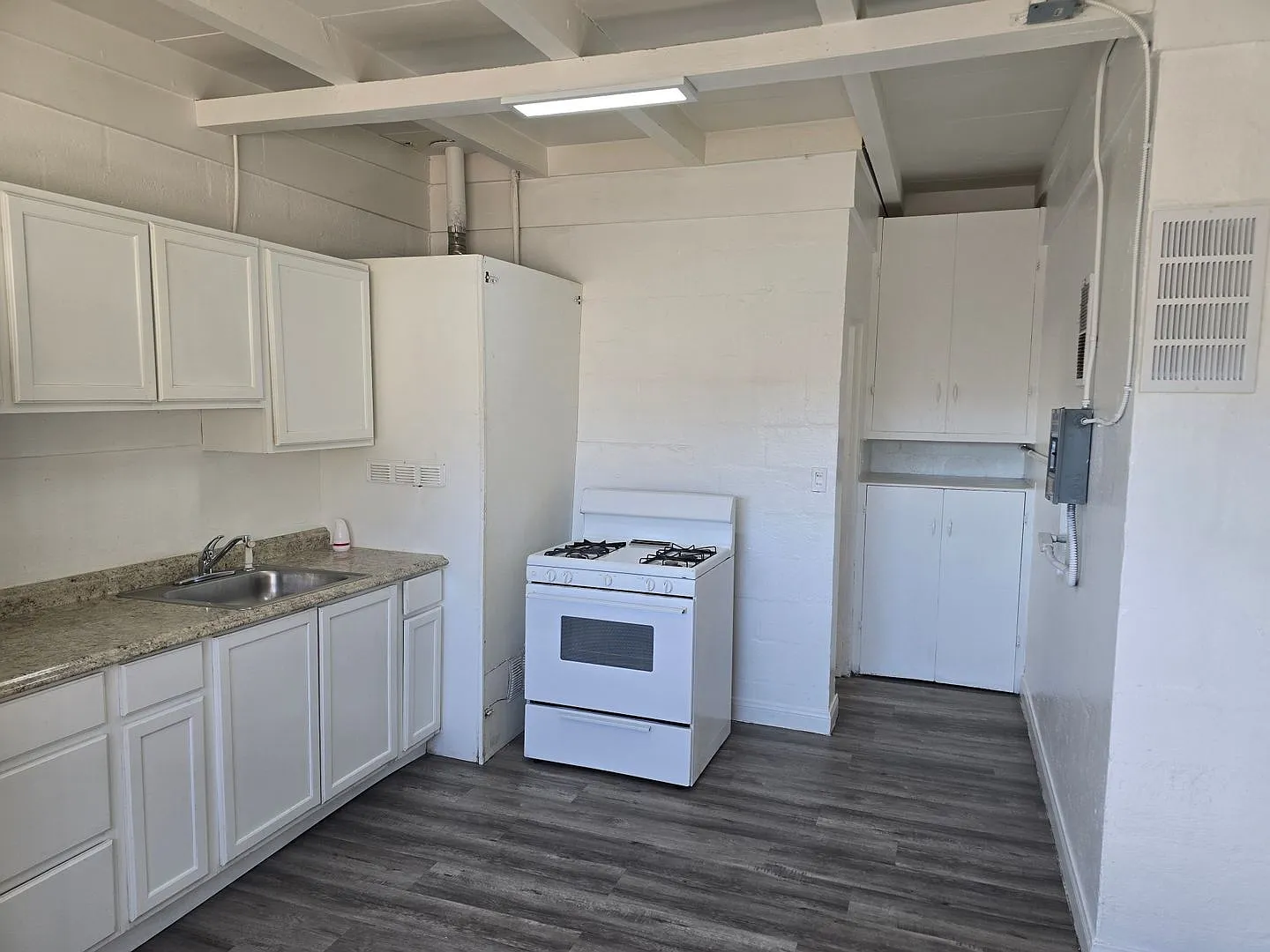 Hernandez Princeton 1911 North Las Vegas Nv 89030 — Photo 2