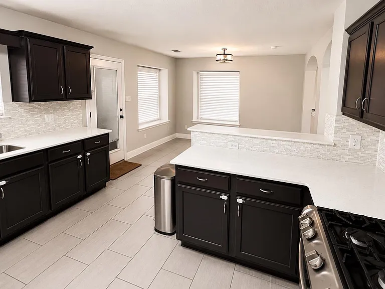 1517 Scottsdale Dr — Photo 8