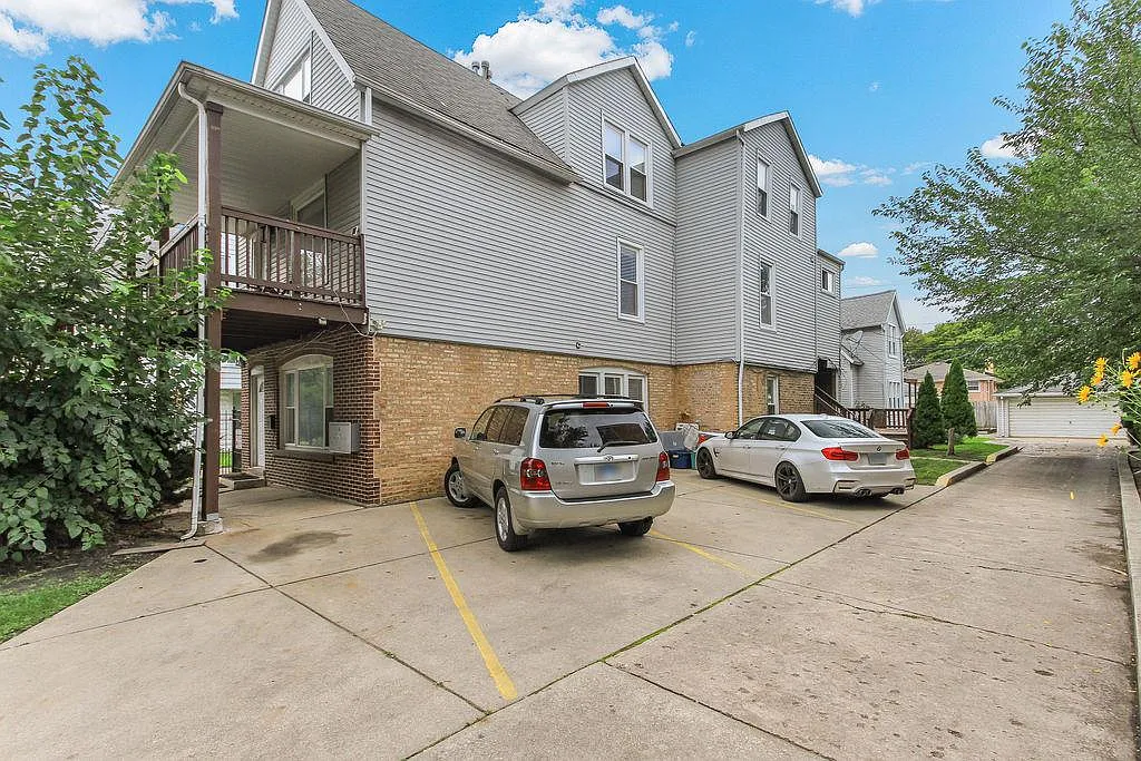 Building Photo - 6046 W Giddings St #2F