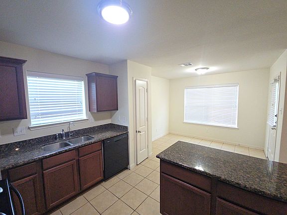 5th image of 2303 Golden Brandy Ln