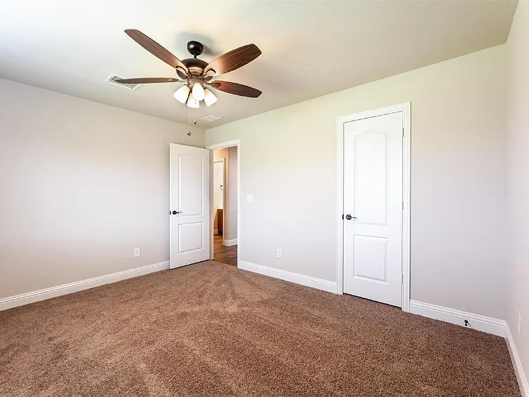 1304 Lancaster Dr — Photo 22