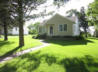205 W 3rd St, Lake Park, IA 51347