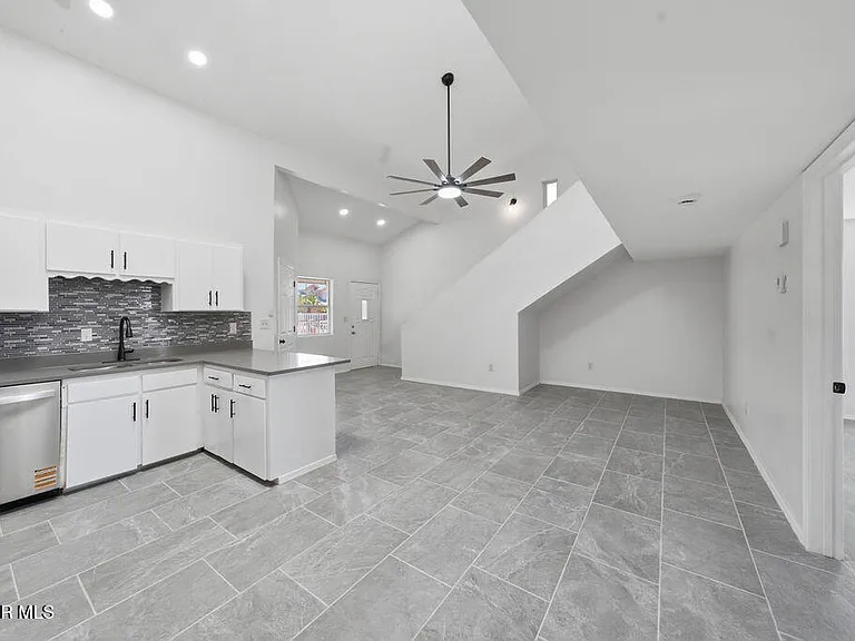821 Los Lagos Way #A — Photo 10