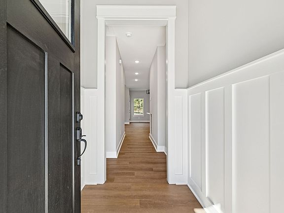 3rd image of 587 Hidden Valley Cir