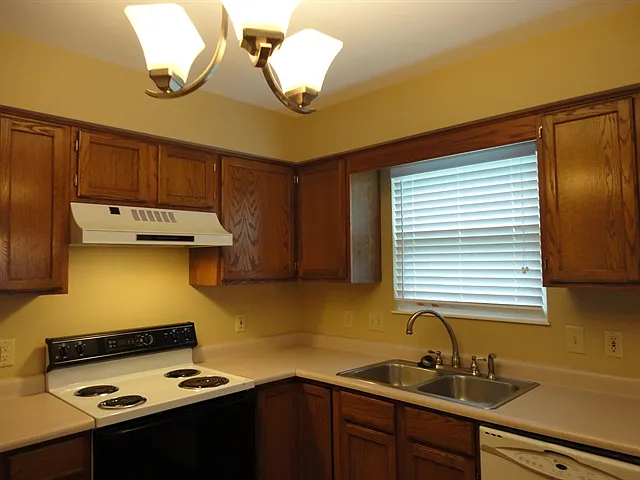 7037 Berry Blossom Ct — Photo 2