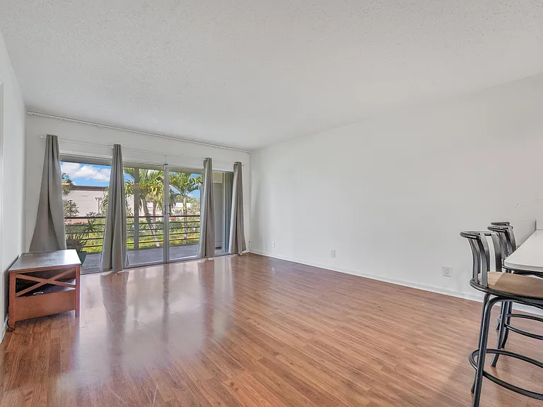 3075 Gardens East Dr #24 — Photo 2