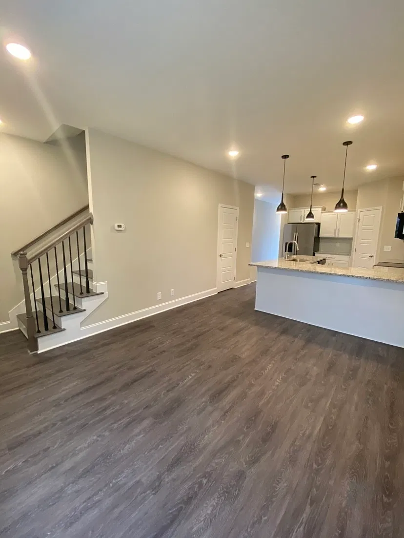 1024 Glenkirk Drive - C — Photo 3