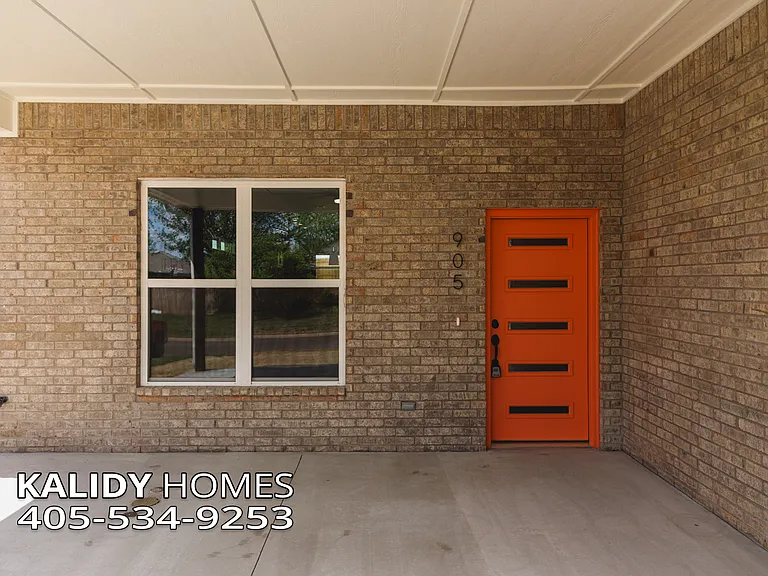 905 S Howard Ave — Photo 2