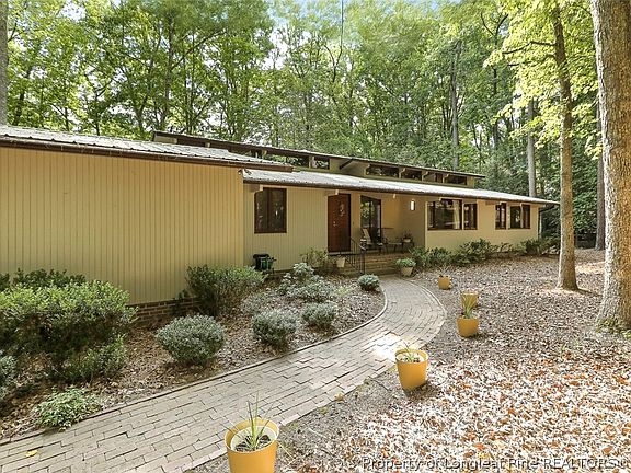 2nd image of 562 Chelsea Dr