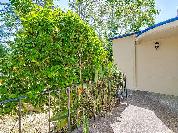 Front Porch 2_mls_01312023
