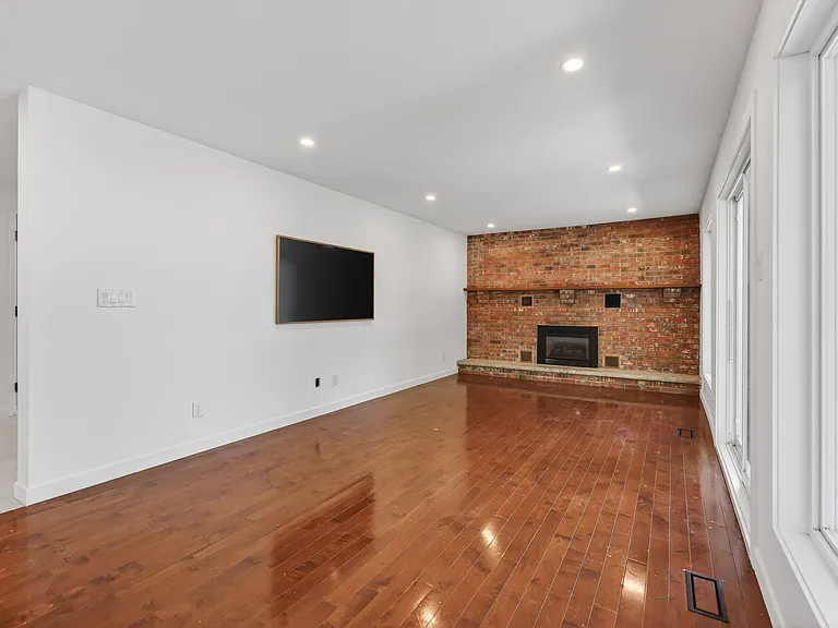 898 Explorer Ln — Photo 13