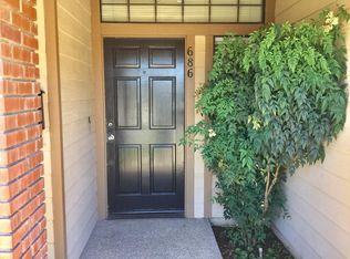686 E Magill Ave, Fresno, CA 93710