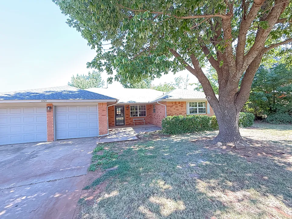 407 E Mohr Ln