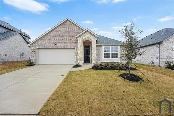 4 bed, 1957 sqft, $2,700 — Photo 2