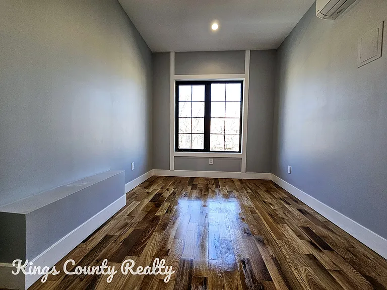 565 Midwood St #3 — Photo 11