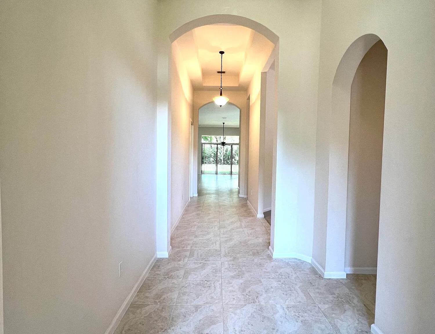3 bed, 2.0 bath, 2300 sqft, $5,300 — Photo 2