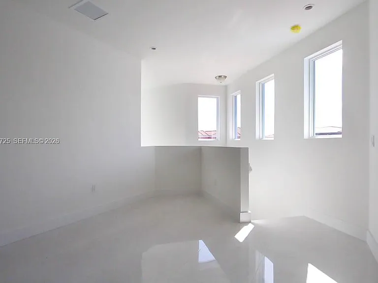 15631 SW 11th Ter — Photo 18