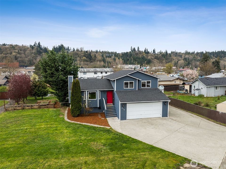 1st image of 214 10th Avenue N