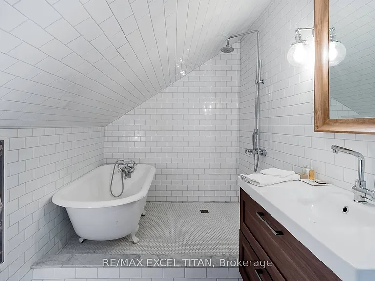 80 Willcocks St — Photo 5
