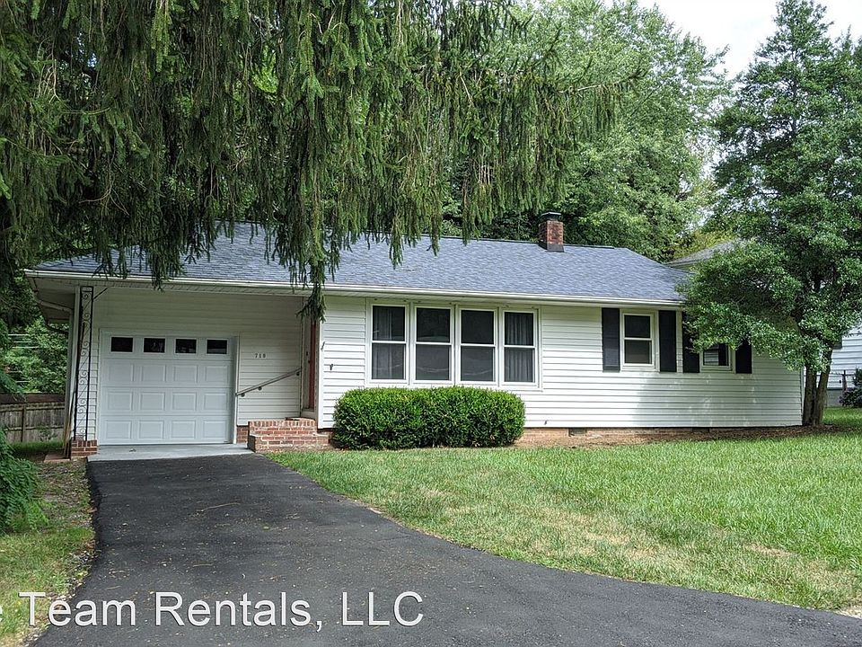 1st image of 710 Oak Terrace Ln
