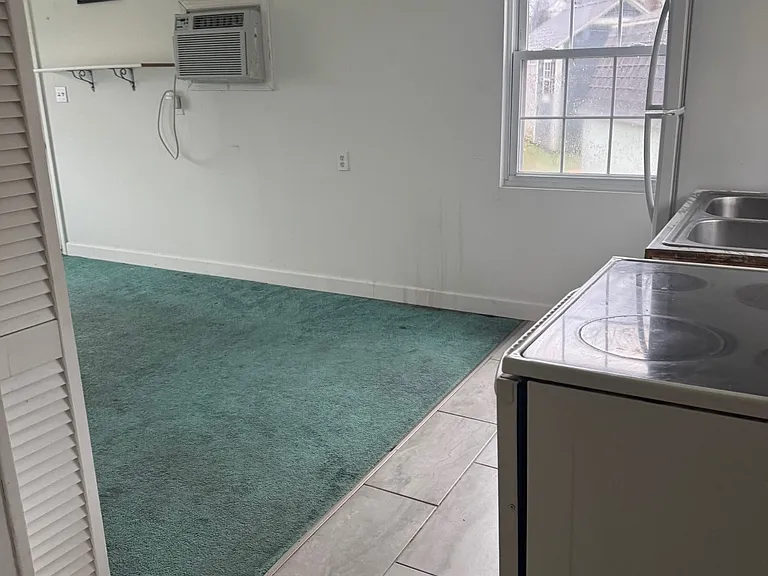 920 Sycamore St — Photo 2
