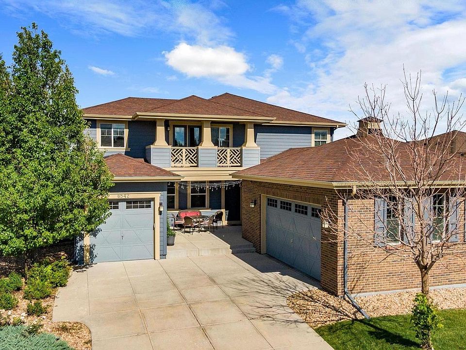 Beautiful home on cul-de-sac with 3-car garage and inviting entry