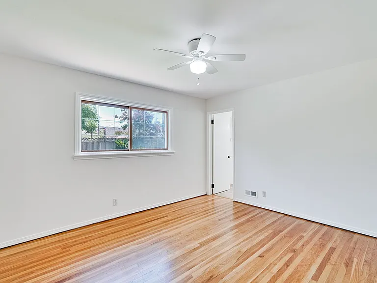 1572 Tobias Dr — Photo 19