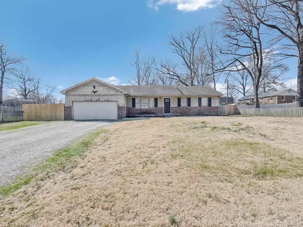 715 Carole Pl, Newburgh, IN 47630