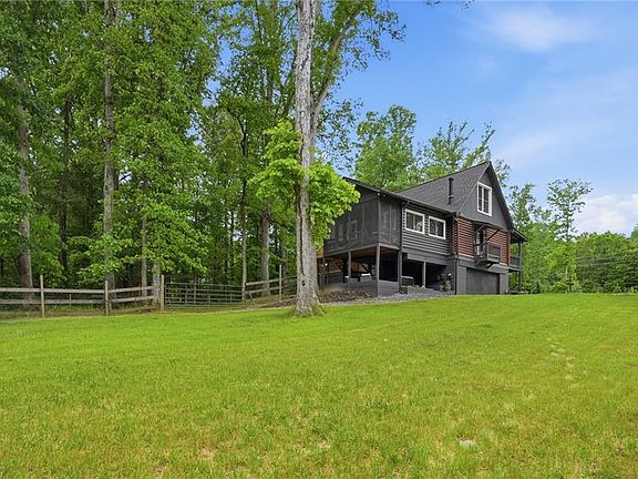 3rd image of 2795 Roper Rd