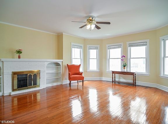 4th image of 4957 N Avers Ave