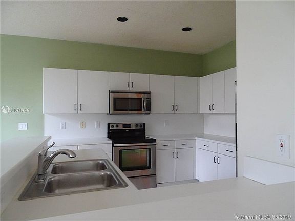 3rd image of 846 Tanglewood Cir