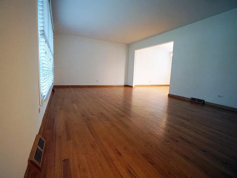 6S546 Sussex Rd — Photo 4